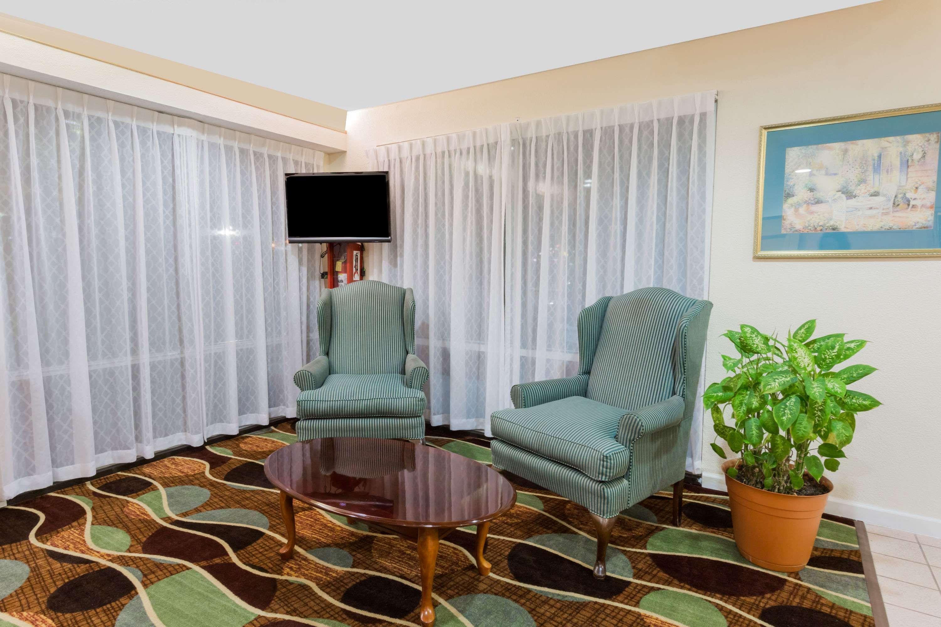 Super 8 Hotel Stafford Ngoại thất bức ảnh
