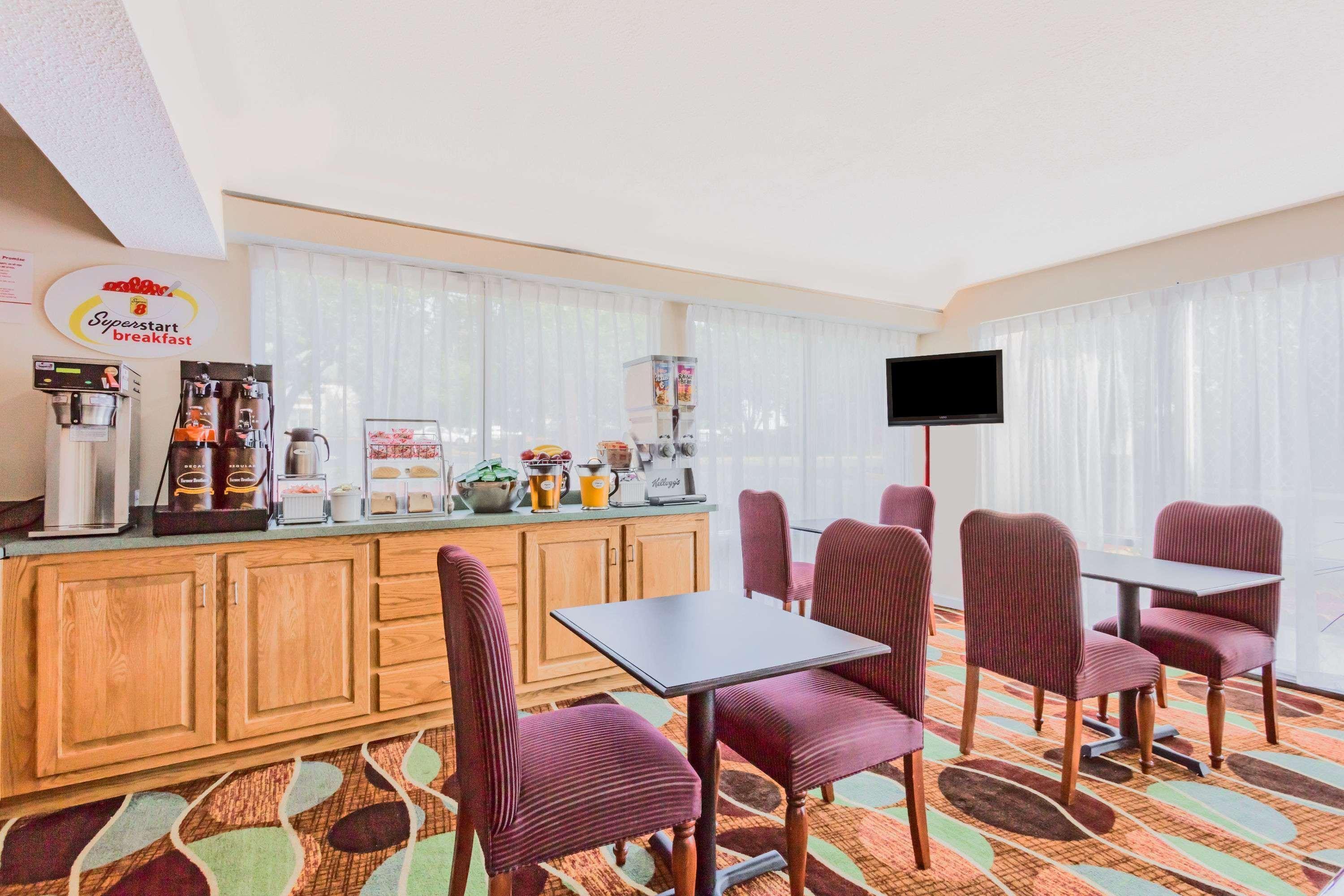 Super 8 Hotel Stafford Ngoại thất bức ảnh