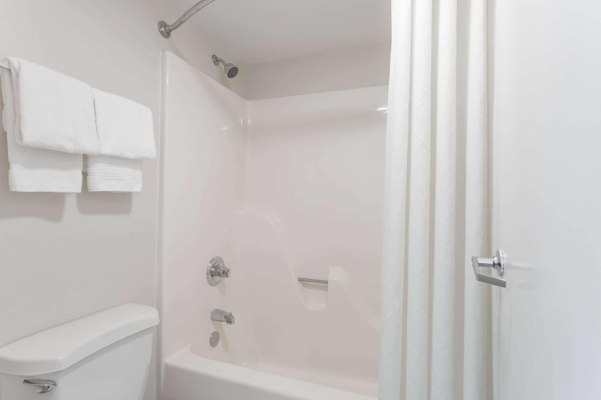 Super 8 Hotel Stafford Ngoại thất bức ảnh