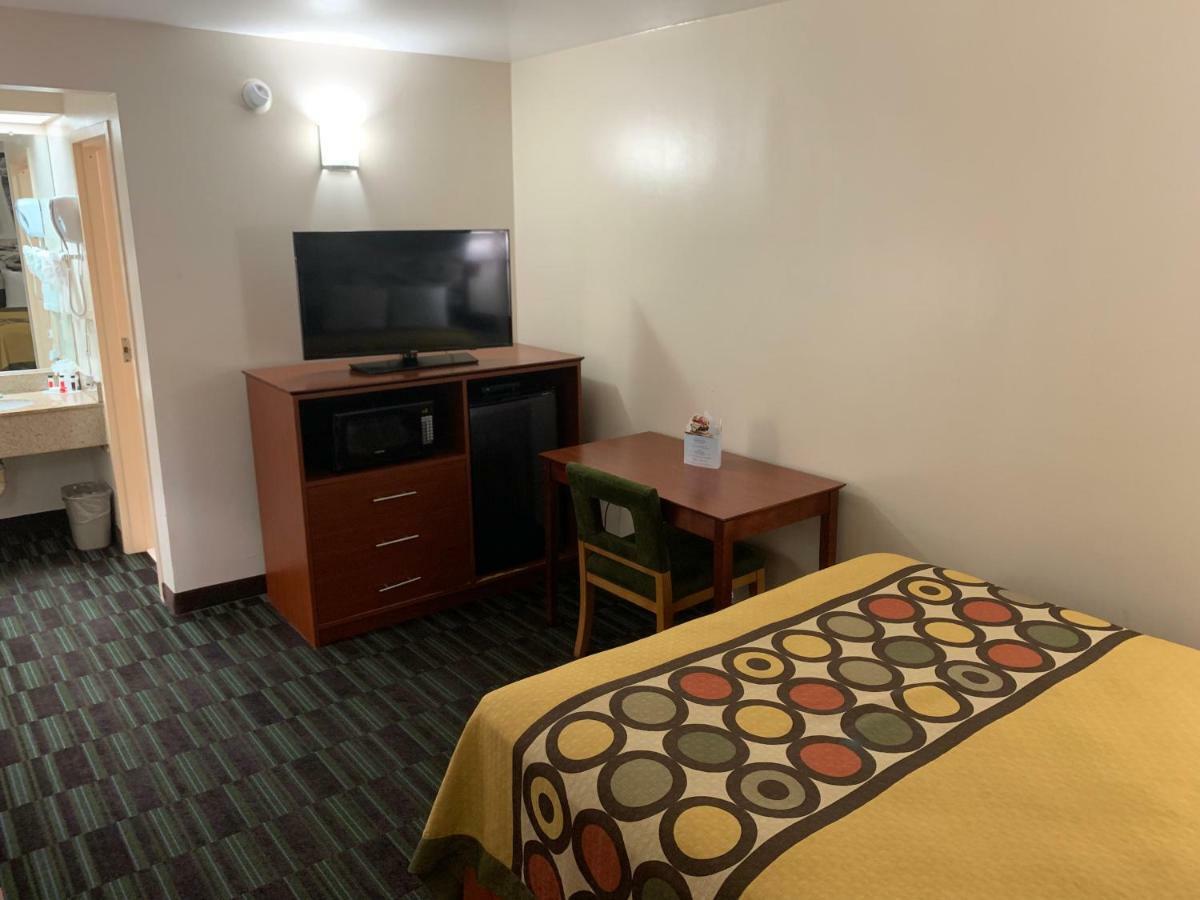 Super 8 Hotel Stafford Ngoại thất bức ảnh