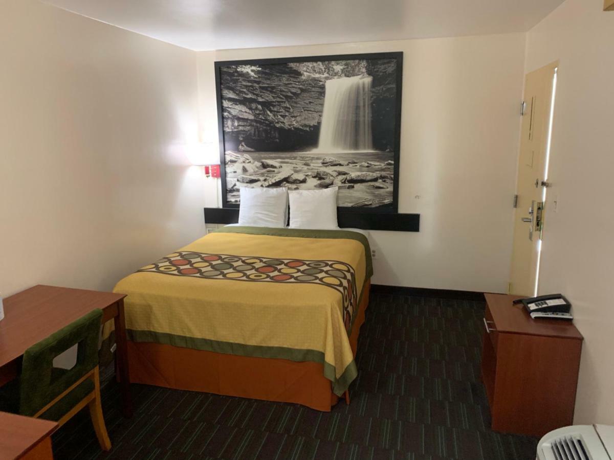 Super 8 Hotel Stafford Ngoại thất bức ảnh
